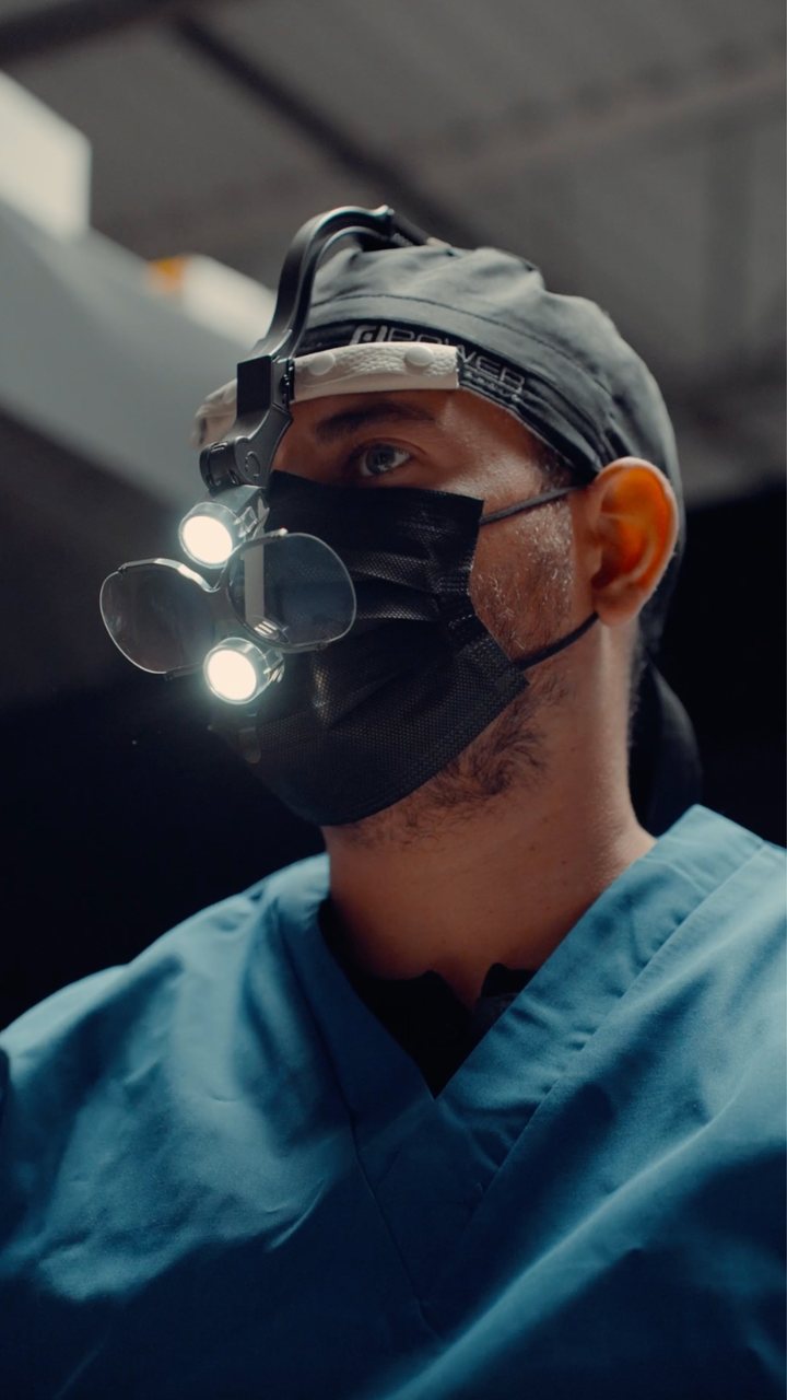 Instagram story: A clinician wearing the Dr Kim Headlamp